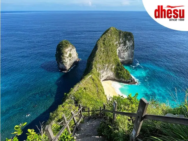 Iconic T-Rex cliff face at Kelingking Beach viewpoint on Nusa Penida island, Bali